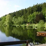 Gartenfewo Mit 2 Schlafzimmern Und 2 Wlan Homeofficeplaetzen Waschtrockner Sowie Smart-tv Und Kostenlose Parkplaetze 公寓