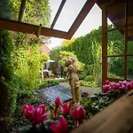 Gartenfewo Mit 2 Schlafzimmern Und 2 Wlan Homeofficeplaetzen Waschtrockner Sowie Smart-tv Und Kostenlose Parkplaetze