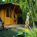 Gartenfewo Mit 2 Schlafzimmern Und 2 Wlan Homeofficeplaetzen Waschtrockner Sowie Smart-tv Und Kostenlose Parkplaetze Bad Wünnenberg