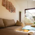 公寓 Gartenfewo Mit 2 Schlafzimmern Und 2 Wlan Homeofficeplaetzen Waschtrockner Sowie Smart-tv Und Kostenlose Parkplaetze