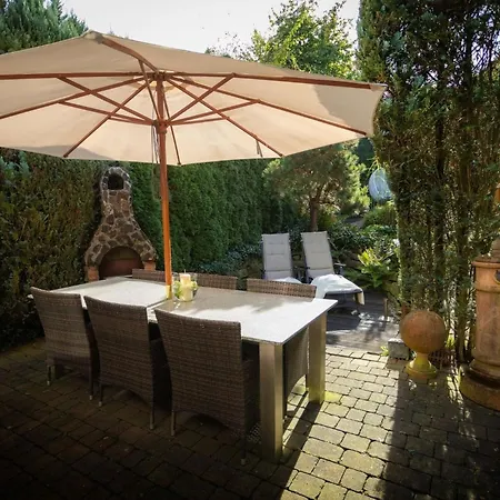 Gartenfewo Mit 2 Schlafzimmern Und 2 Wlan Homeofficeplaetzen Waschtrockner Sowie Smart-tv Und Kostenlose Parkplaetze アパート