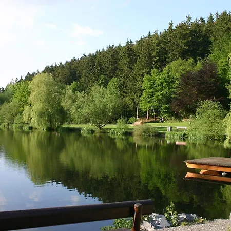 Gartenfewo Mit 2 Schlafzimmern Und 2 Wlan Homeofficeplaetzen Waschtrockner Sowie Smart-tv Und Kostenlose Parkplaetze Lejlighed