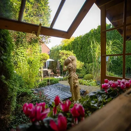 Gartenfewo Mit 2 Schlafzimmern Und 2 Wlan Homeofficeplaetzen Waschtrockner Sowie Smart-tv Und Kostenlose Parkplaetze