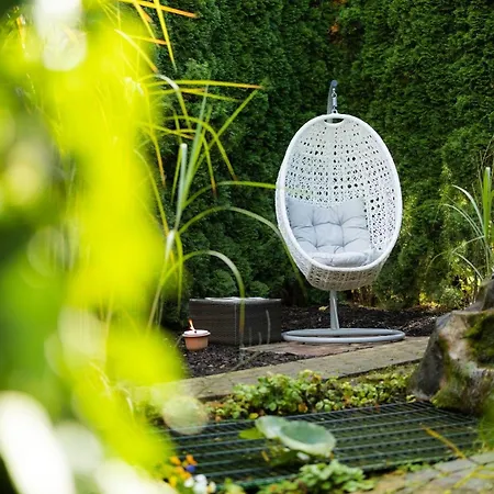 Gartenfewo Mit 2 Schlafzimmern Und 2 Wlan Homeofficeplaetzen Waschtrockner Sowie Smart-tv Und Kostenlose Parkplaetze *