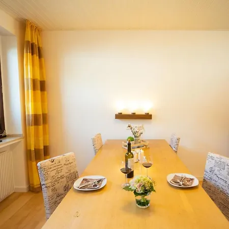 Gartenfewo Mit 2 Schlafzimmern Und 2 Wlan Homeofficeplaetzen Waschtrockner Sowie Smart-tv Und Kostenlose Parkplaetze *