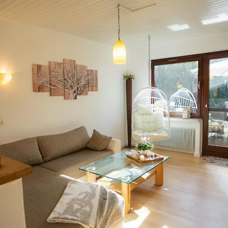 Gartenfewo Mit 2 Schlafzimmern Und 2 Wlan Homeofficeplaetzen Waschtrockner Sowie Smart-tv Und Kostenlose Parkplaetze