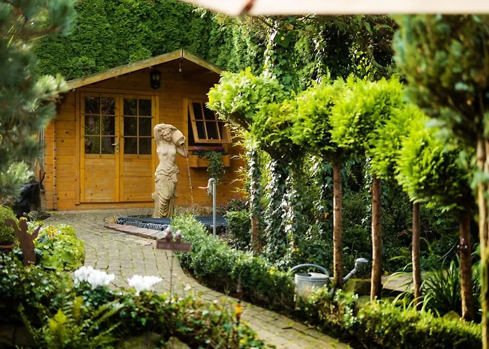 Gartenfewo Mit 2 Schlafzimmern Und 2 Wlan Homeofficeplaetzen Waschtrockner Sowie Smart-tv Und Kostenlose Parkplaetze * Bad Wünnenberg