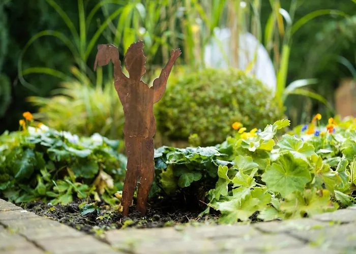 Gartenfewo Mit 2 Schlafzimmern Und 2 Wlan Homeofficeplaetzen Waschtrockner Sowie Smart-tv Und Kostenlose Parkplaetze Bad Wünnenberg