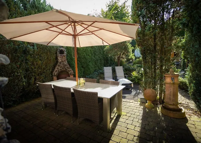 Gartenfewo Mit 2 Schlafzimmern Und 2 Wlan Homeofficeplaetzen Waschtrockner Sowie Smart-tv Und Kostenlose Parkplaetze アパート