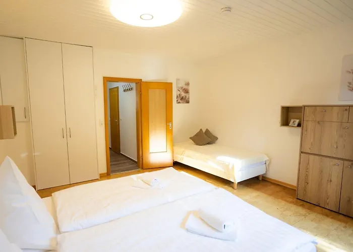 Gartenfewo Mit 2 Schlafzimmern Und 2 Wlan Homeofficeplaetzen Waschtrockner Sowie Smart-tv Und Kostenlose Parkplaetze Bad Wünnenberg