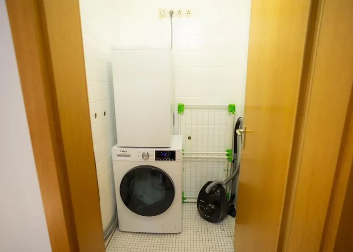 アパート Gartenfewo Mit 2 Schlafzimmern Und 2 Wlan Homeofficeplaetzen Waschtrockner Sowie Smart-tv Und Kostenlose Parkplaetze *