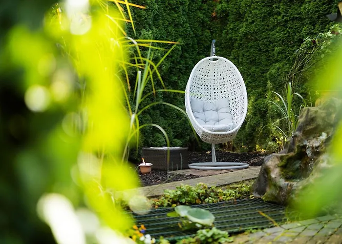 Gartenfewo Mit 2 Schlafzimmern Und 2 Wlan Homeofficeplaetzen Waschtrockner Sowie Smart-tv Und Kostenlose Parkplaetze *