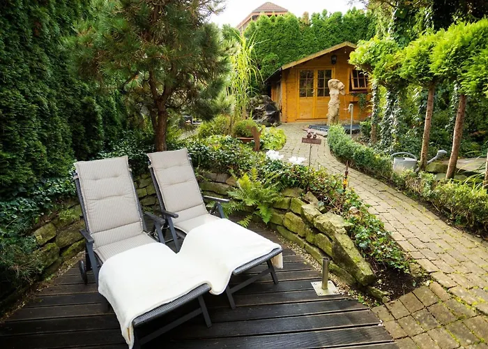 Gartenfewo Mit 2 Schlafzimmern Und 2 Wlan Homeofficeplaetzen Waschtrockner Sowie Smart-tv Und Kostenlose Parkplaetze アパート *