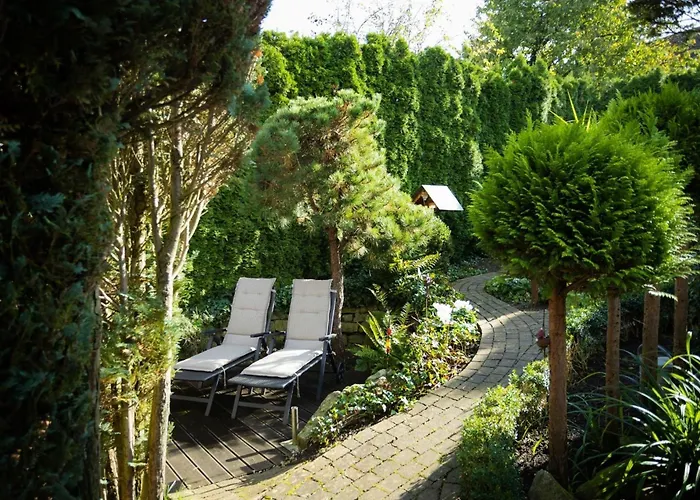 アパート Gartenfewo Mit 2 Schlafzimmern Und 2 Wlan Homeofficeplaetzen Waschtrockner Sowie Smart-tv Und Kostenlose Parkplaetze *