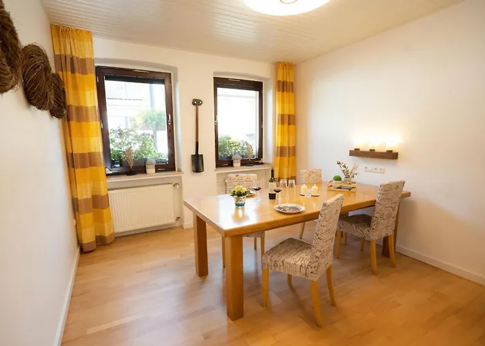 Gartenfewo Mit 2 Schlafzimmern Und 2 Wlan Homeofficeplaetzen Waschtrockner Sowie Smart-tv Und Kostenlose Parkplaetze アパート