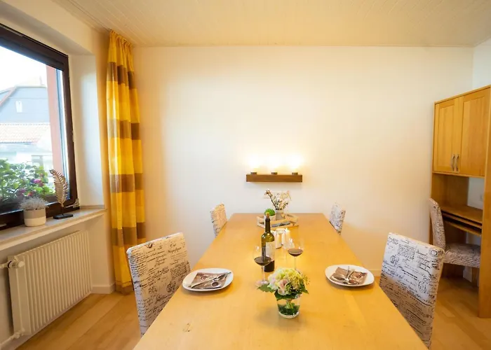 Gartenfewo Mit 2 Schlafzimmern Und 2 Wlan Homeofficeplaetzen Waschtrockner Sowie Smart-tv Und Kostenlose Parkplaetze *