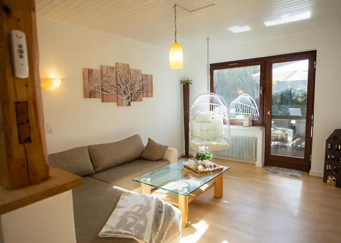 Gartenfewo Mit 2 Schlafzimmern Und 2 Wlan Homeofficeplaetzen Waschtrockner Sowie Smart-tv Und Kostenlose Parkplaetze